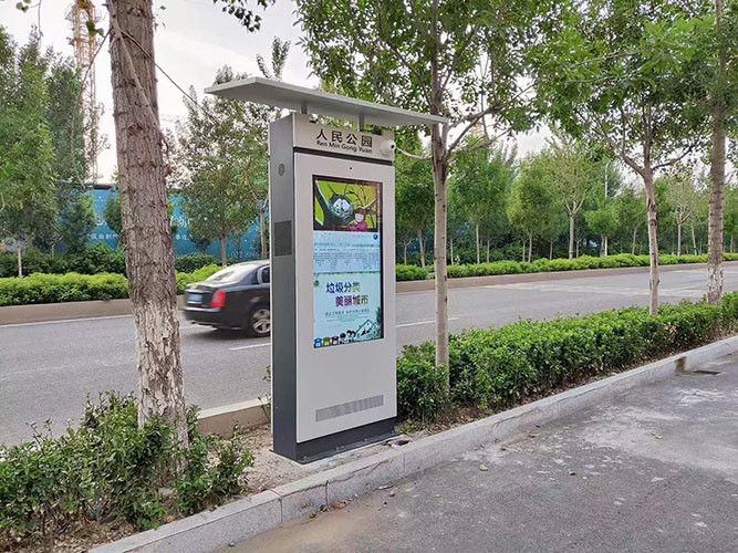 2500 Nits 55inch Outdoor Floor Standing Digital Signage For Bus Station
