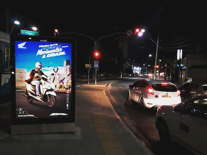 Cost-Effective 75 Inch Outdoor Digital Ads Signage 2500nits Brightness A For Bus Shelter